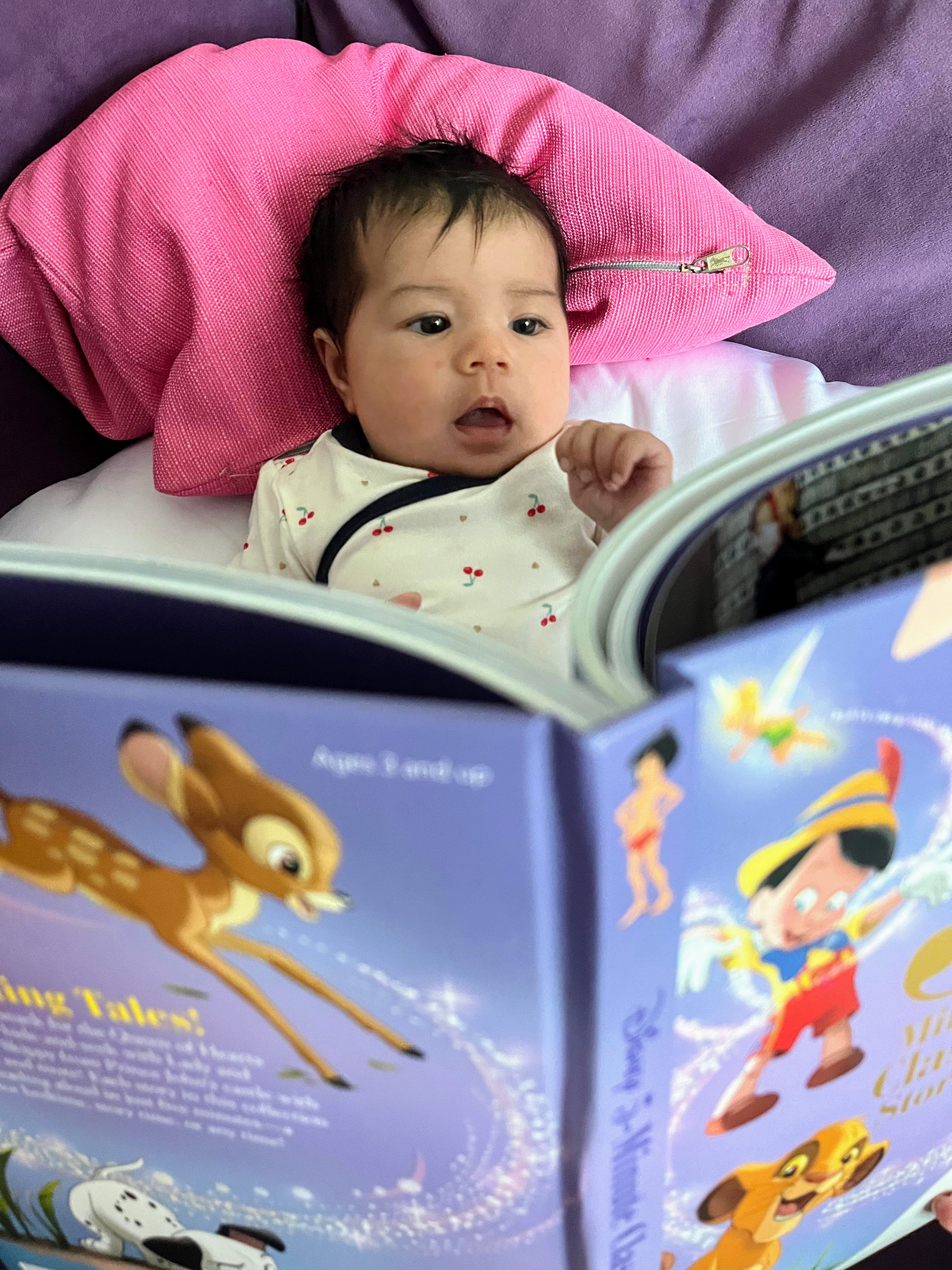 Two-month-old%20Scarlett%20reading%20%28ChildUp.com%29